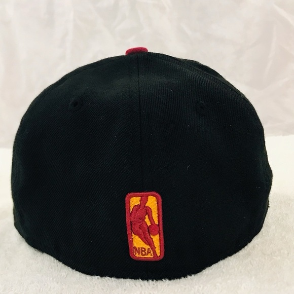 New Era's NBA Miami Heat Fitted Size 7 Black and Maroon Basketball Wool Cap - Picture 6 of 16